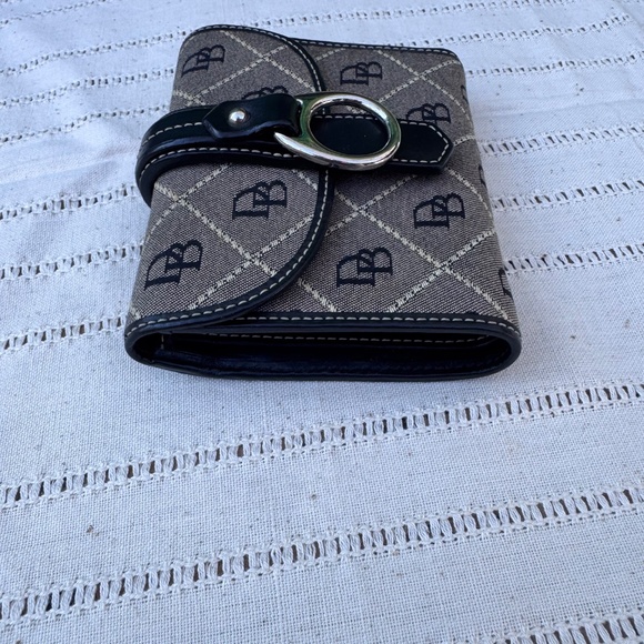 DOONEY & BOURKE VINTAGE SIGNATURE CANVAS AND LEATHER  WALLET - Picture 2 of 8